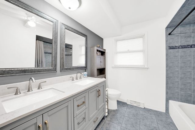 10732 S Meadow Lane, Palos Hills, IL 60465