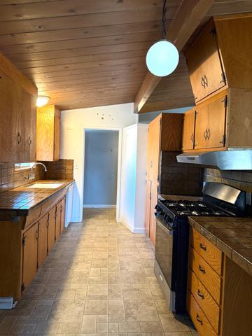 705 E Barrymore St, Stockton, CA 95204