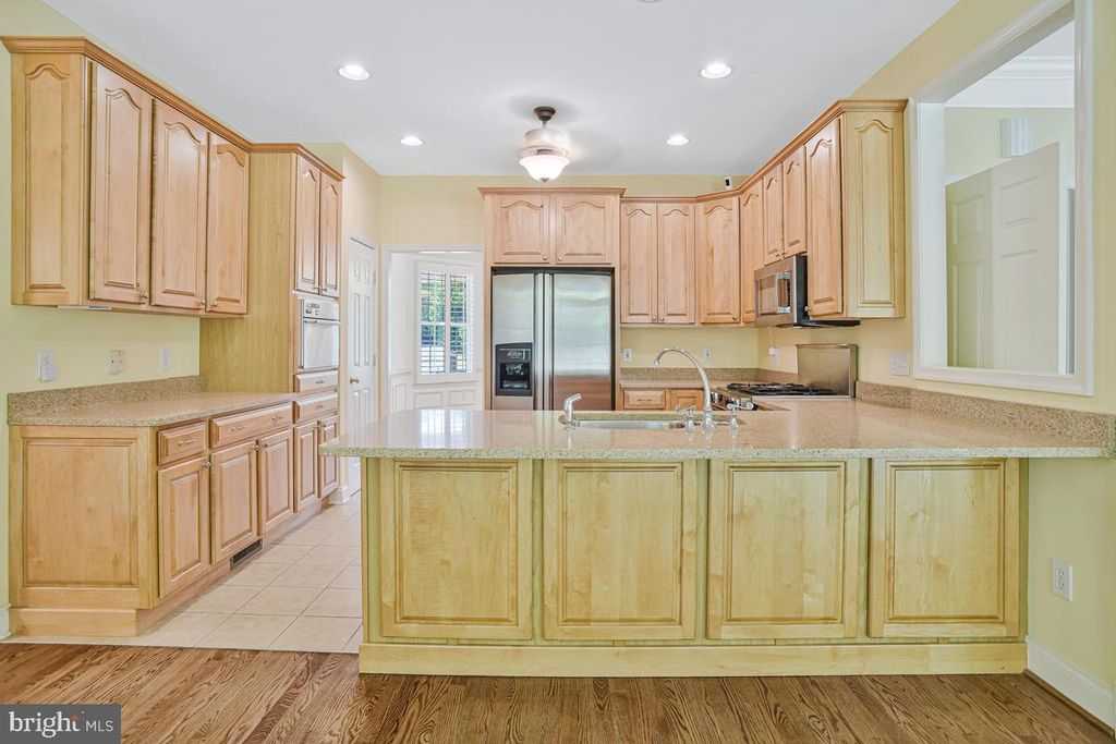 Image 22 of property listing at 14550 DUSTY MILLER CT, Hughesville, MD 20637