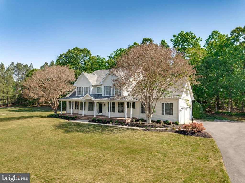 Image 4 of property listing at 14550 DUSTY MILLER CT, Hughesville, MD 20637