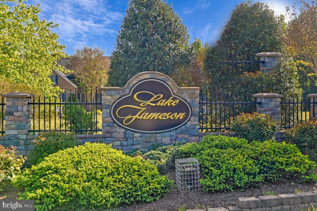 Image 73 of property listing at 14550 DUSTY MILLER CT, Hughesville, MD 20637