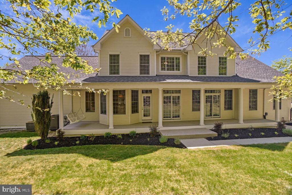 Image 9 of property listing at 14550 DUSTY MILLER CT, Hughesville, MD 20637