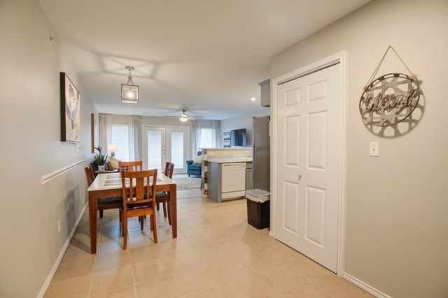 730 E Mather St J202, New Braunfels, TX 78130