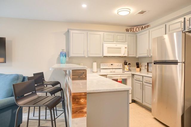 730 E Mather St J202, New Braunfels, TX 78130