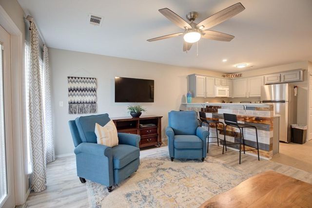 730 E Mather St J202, New Braunfels, TX 78130