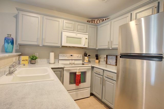 730 E Mather St J202, New Braunfels, TX 78130