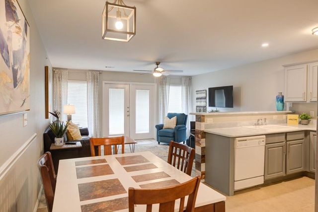 730 E Mather St J202, New Braunfels, TX 78130