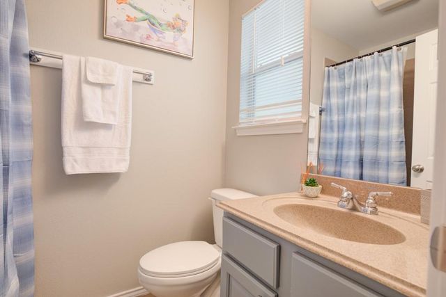 730 E Mather St J202, New Braunfels, TX 78130