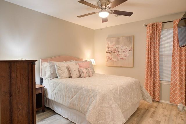 730 E Mather St J202, New Braunfels, TX 78130