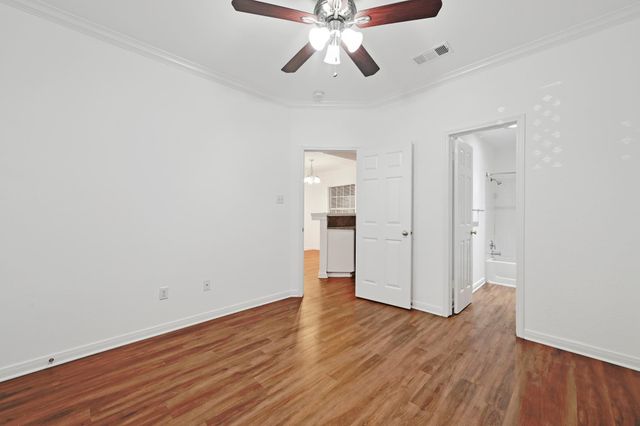 3111 Tom Green ST 110, Austin, TX 78705
