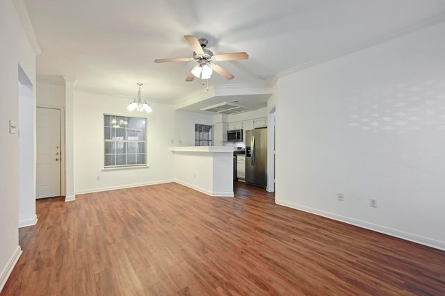 3111 Tom Green ST 110, Austin, TX 78705