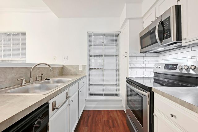 3111 Tom Green ST 110, Austin, TX 78705