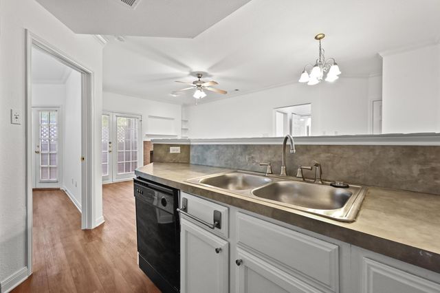 3111 Tom Green ST 110, Austin, TX 78705