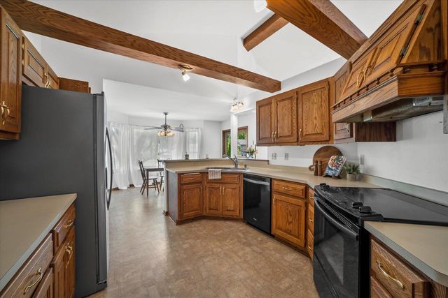 425 Glen View COURT S, Slinger, WI 53086