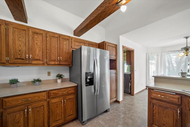 425 Glen View COURT S, Slinger, WI 53086