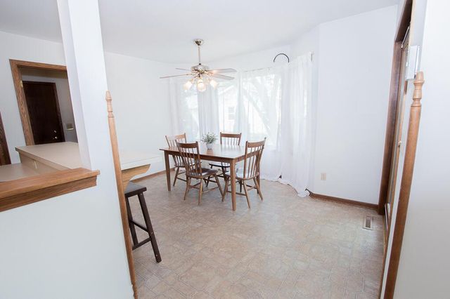 425 Glen View COURT S, Slinger, WI 53086