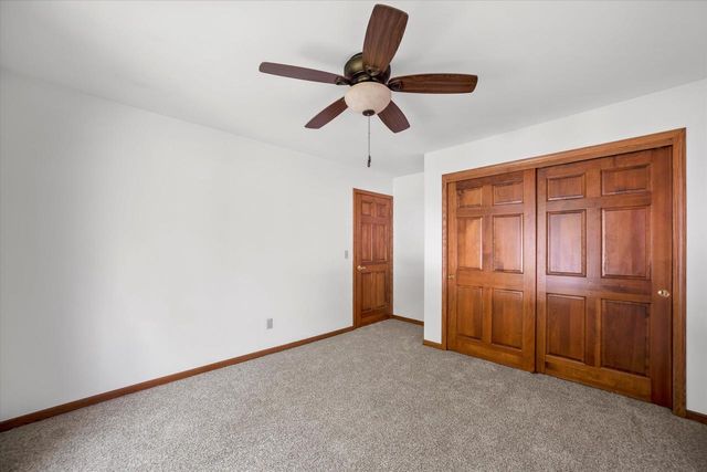 425 Glen View COURT S, Slinger, WI 53086