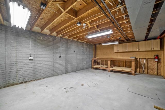 425 Glen View COURT S, Slinger, WI 53086