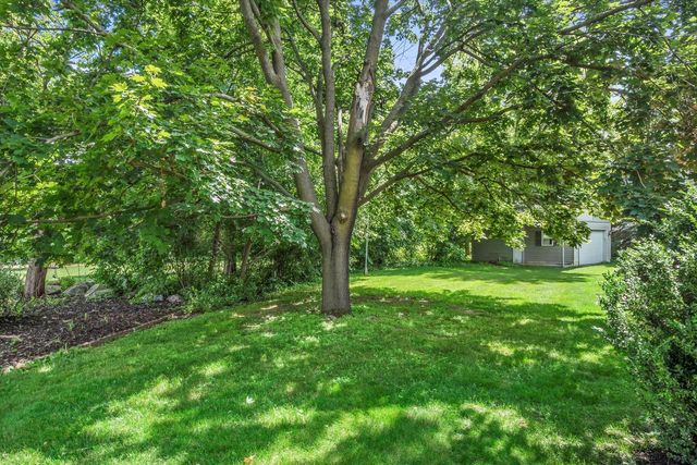 425 Glen View COURT S, Slinger, WI 53086