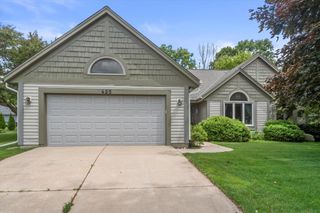 425 Glen View COURT S, Slinger, WI 53086