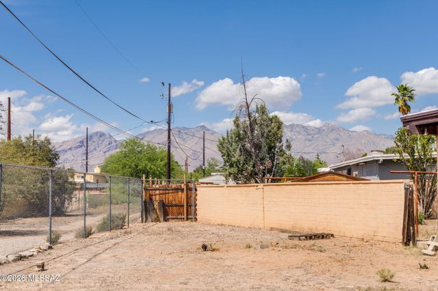 1901 N Calle Serena, Tucson, AZ 85712