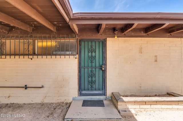 1901 N Calle Serena, Tucson, AZ 85712