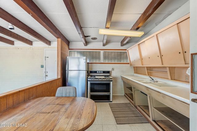 1901 N Calle Serena, Tucson, AZ 85712