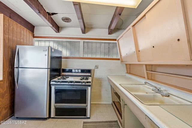 1901 N Calle Serena, Tucson, AZ 85712