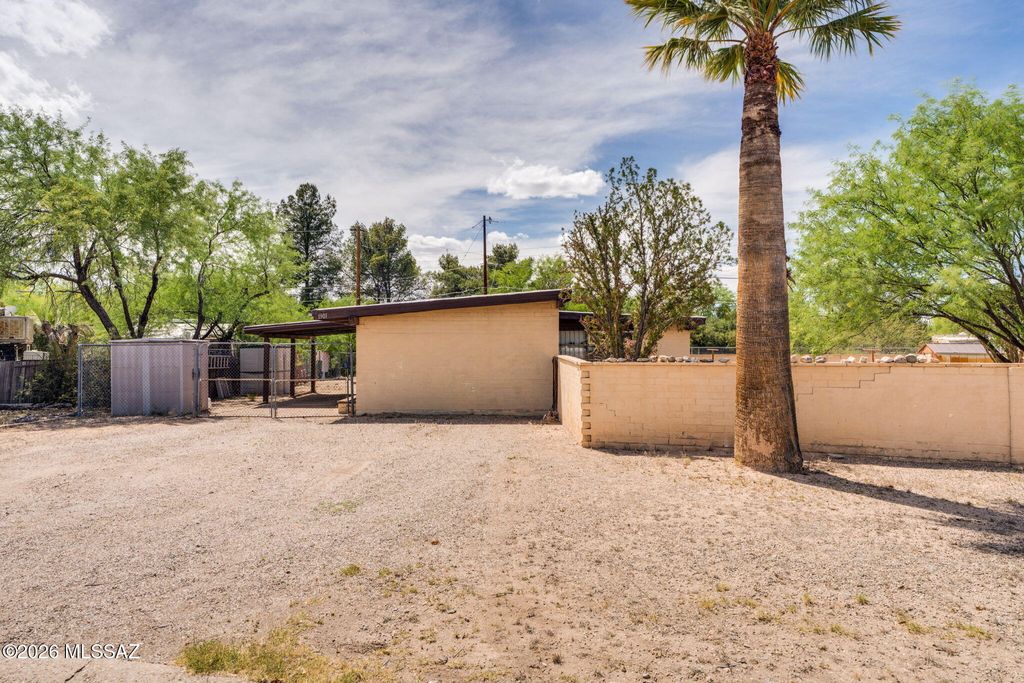 1901 N Calle Serena, Tucson, AZ 85712