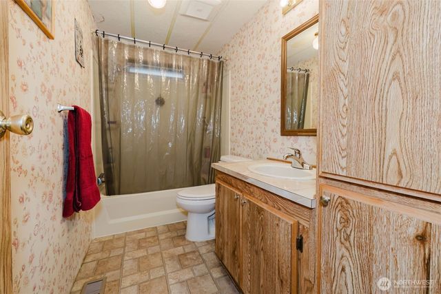 482 E hyland Drive, Union, WA 98592