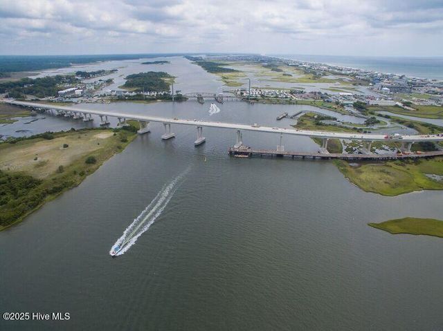 1018 Terraces Lane, Hampstead, NC 28443