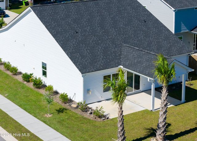 1018 Terraces Lane, Hampstead, NC 28443