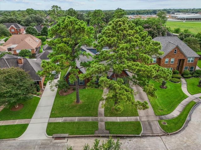 2105 Murfield Drive, League City, TX 77573
