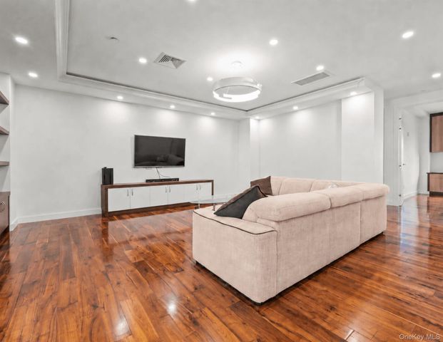 99-31 66th Avenue 7A, Rego Park, NY 11374