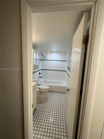 8411 NW 8th Street 203, Miami, FL 33126