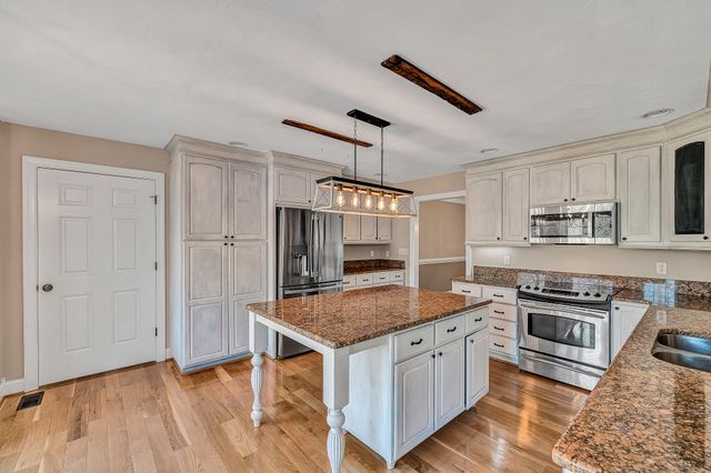 1087 Strawberry Hill CT, Vinton, VA 24179