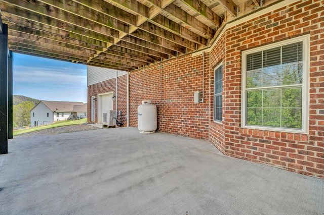 1087 Strawberry Hill CT, Vinton, VA 24179