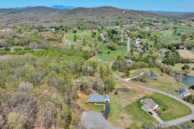 1087 Strawberry Hill CT, Vinton, VA 24179