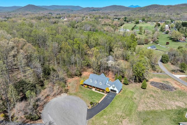 1087 Strawberry Hill CT, Vinton, VA 24179