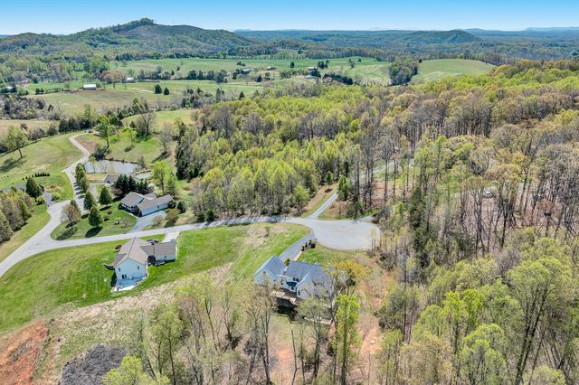 1087 Strawberry Hill CT, Vinton, VA 24179
