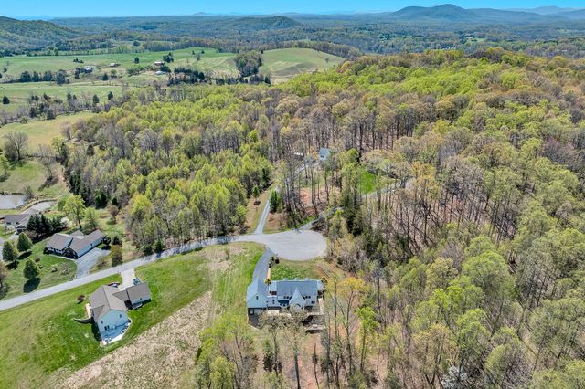 1087 Strawberry Hill CT, Vinton, VA 24179
