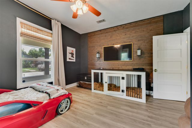 710 N Sherman Street, Ennis, TX 75119
