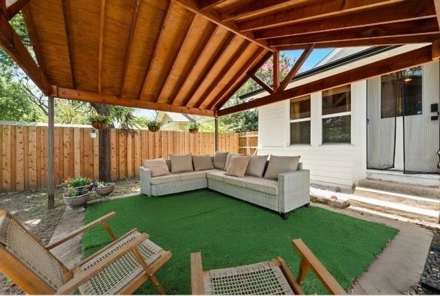 710 N Sherman Street, Ennis, TX 75119