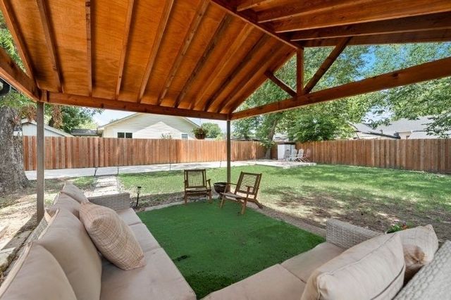 710 N Sherman Street, Ennis, TX 75119