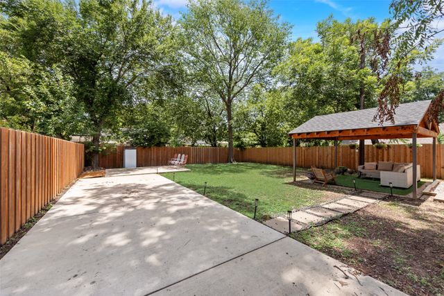 710 N Sherman Street, Ennis, TX 75119