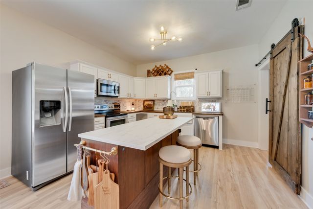 710 N Sherman Street, Ennis, TX 75119