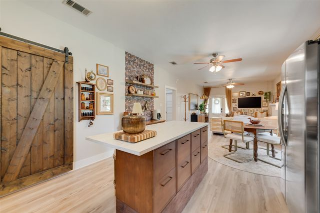 710 N Sherman Street, Ennis, TX 75119