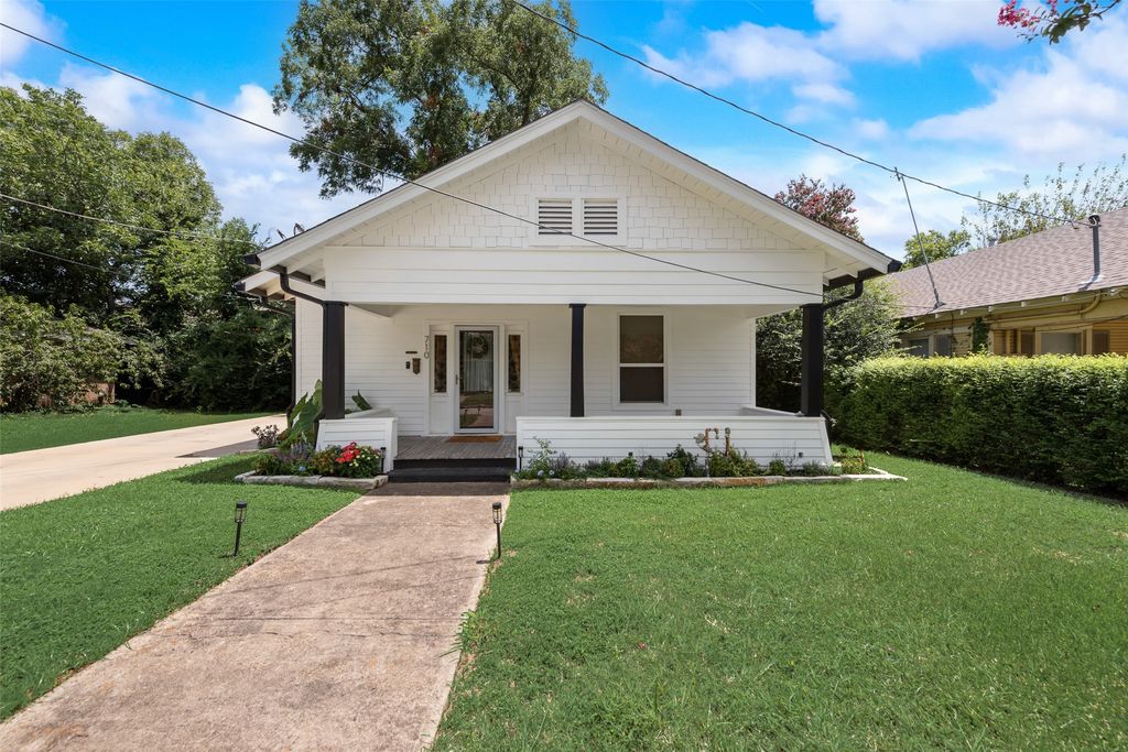 710 N Sherman Street, Ennis, TX 75119