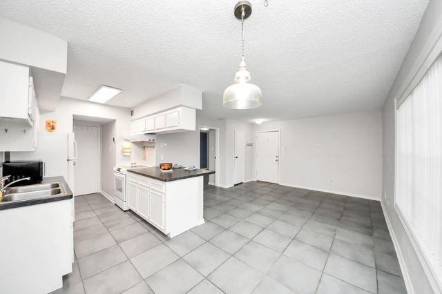 2750 Holly Hall Street 911, Houston, TX 77054