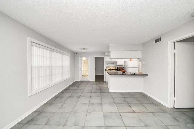 2750 Holly Hall Street 911, Houston, TX 77054
